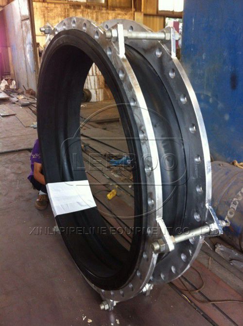 鑫利管道大口徑<a href=http://www.xinligd.com target=_blank class=infotextkey>橡膠接頭</a>的生產(chǎn)