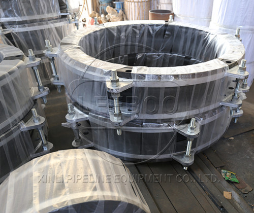 大翻邊<a href=http://www.xinligd.com target=_blank class=infotextkey>橡膠接頭</a>的安裝不同于扣槽<a href=http://www.xinligd.com target=_blank class=infotextkey>橡膠接頭</a>