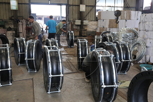 影響<a href=http://www.xinligd.com target=_blank class=infotextkey>橡膠接頭</a>價(jià)格的因素有哪些